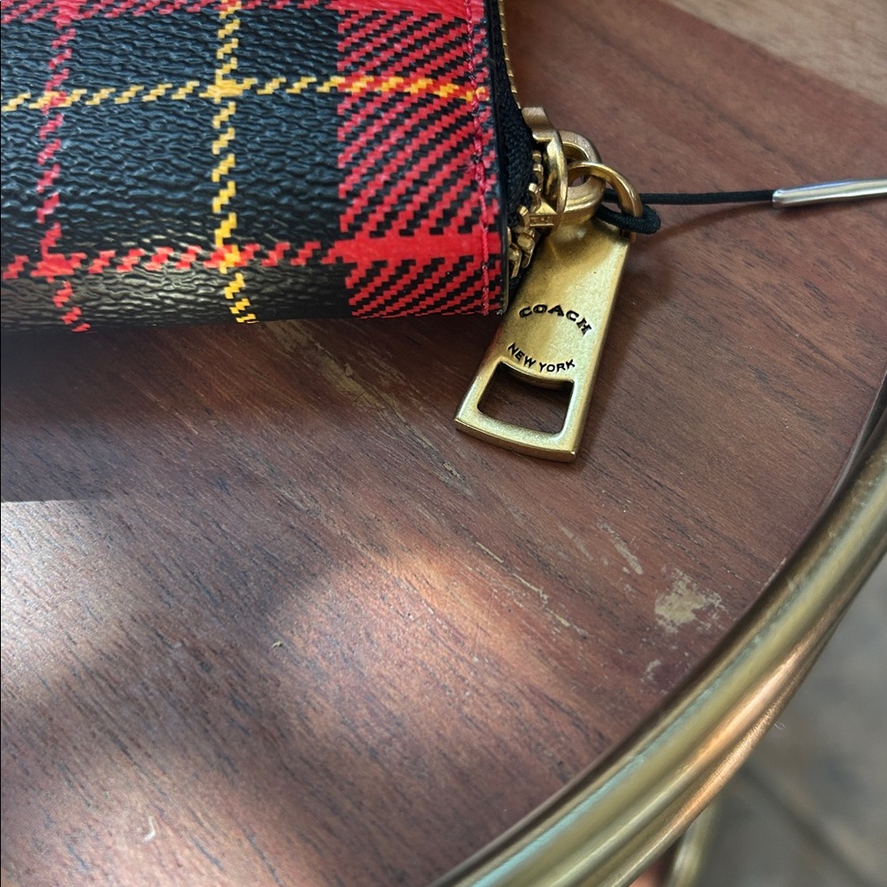 COACH style with the Boxed Slim Accordion Zip Wallet. Black/Red/orange, NWT - Picture 6 of 13